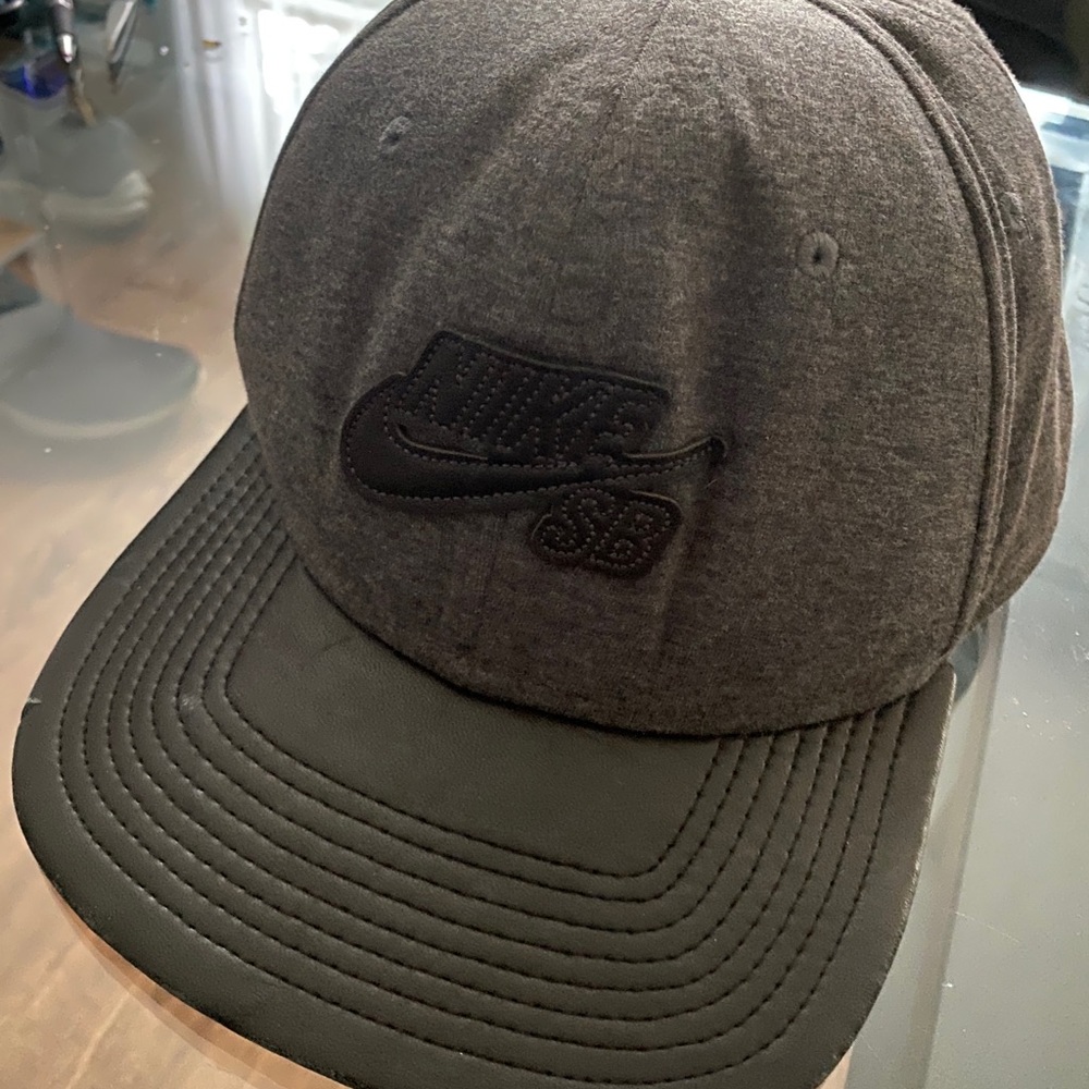 Nike Grey Wool Snapback Hat with Black Brim